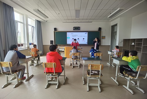學習佩戴口罩.jpg