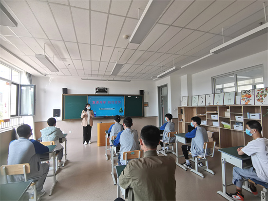 開展復課開學、防控疫情主題班會.jpg