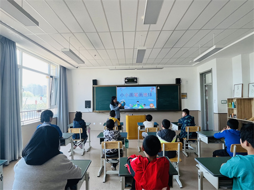 3觀察地球儀，認(rèn)識(shí)地球.JPG