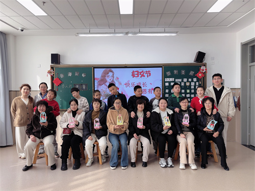 親子作品集體展示.jpg